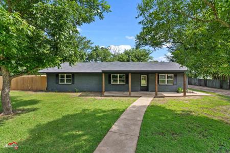 506 E Acacia