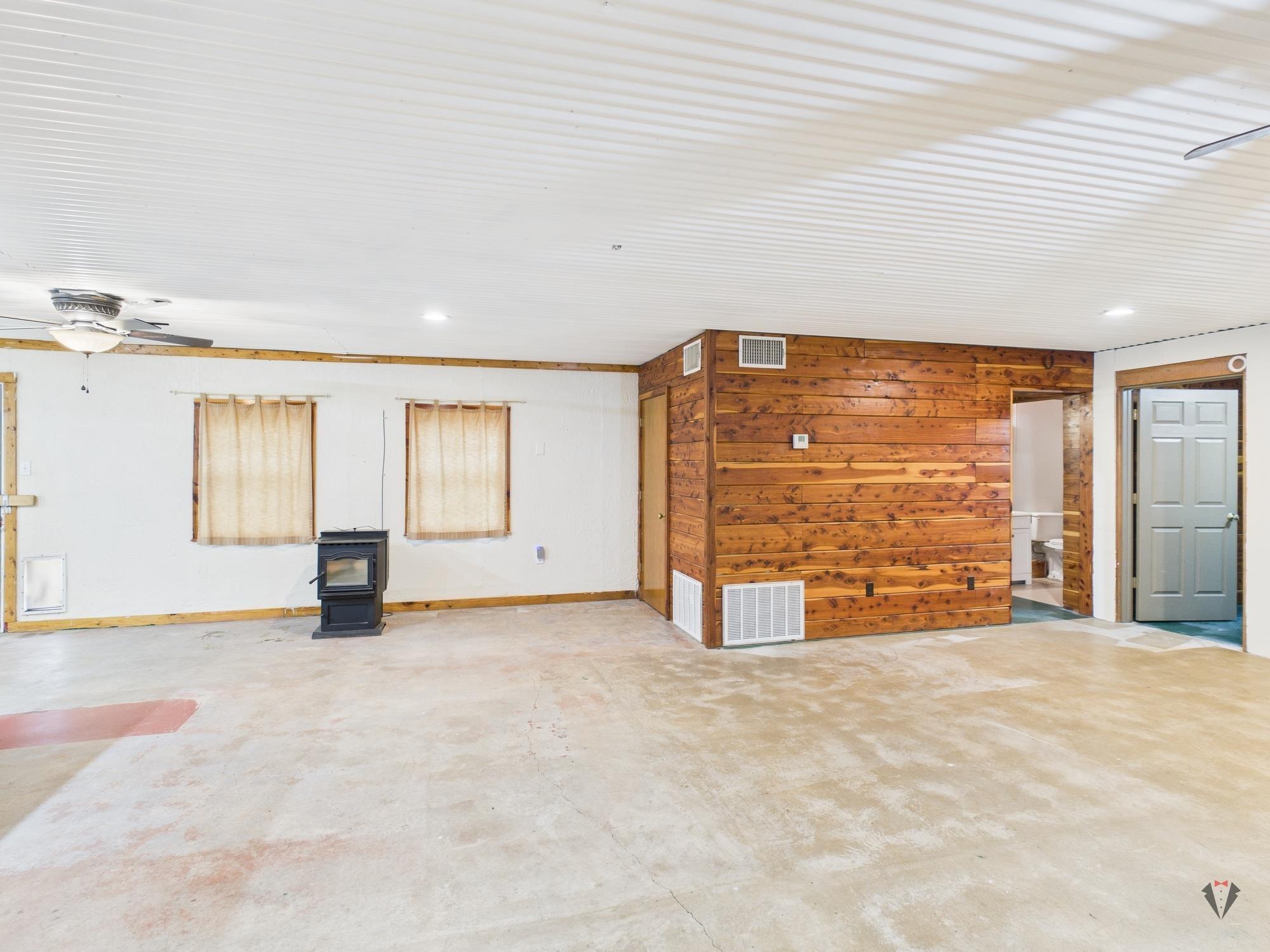 Image 3: Living Room
