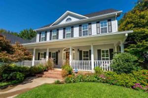 1307 LESLEY LANE