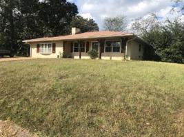 2210 Pinecrest