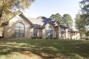 1999 W Lake Dr