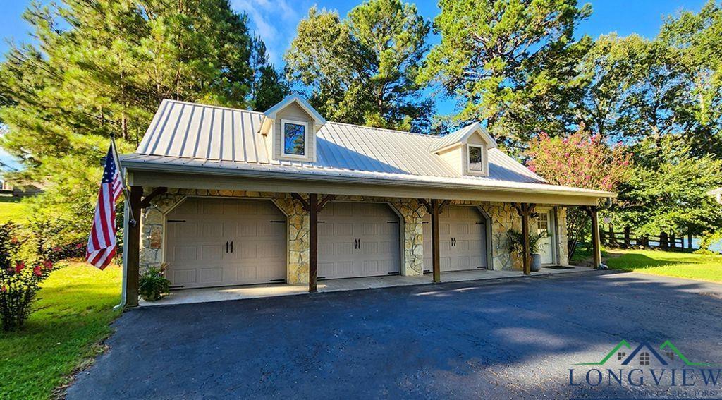 Image 2: View of detached garage, Garage
