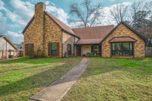 803 Pinegrove Ln