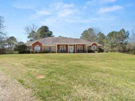1607 W Lake