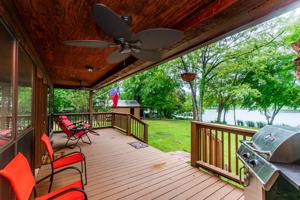1073 S Lake