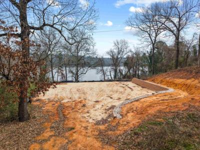 656 N Lake Dr