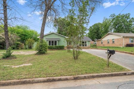 3021 Williamsburg Dr.