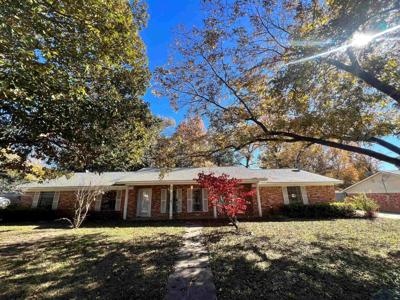 1606 Pineridge St.