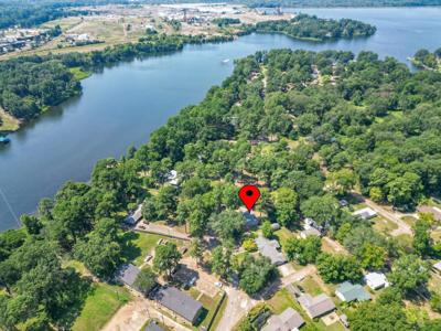 4052 Lakeshore Drive