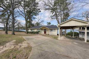 306 Hideaway Ln Central