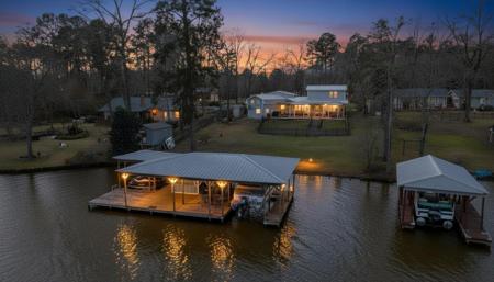 2118 W Lake Dr