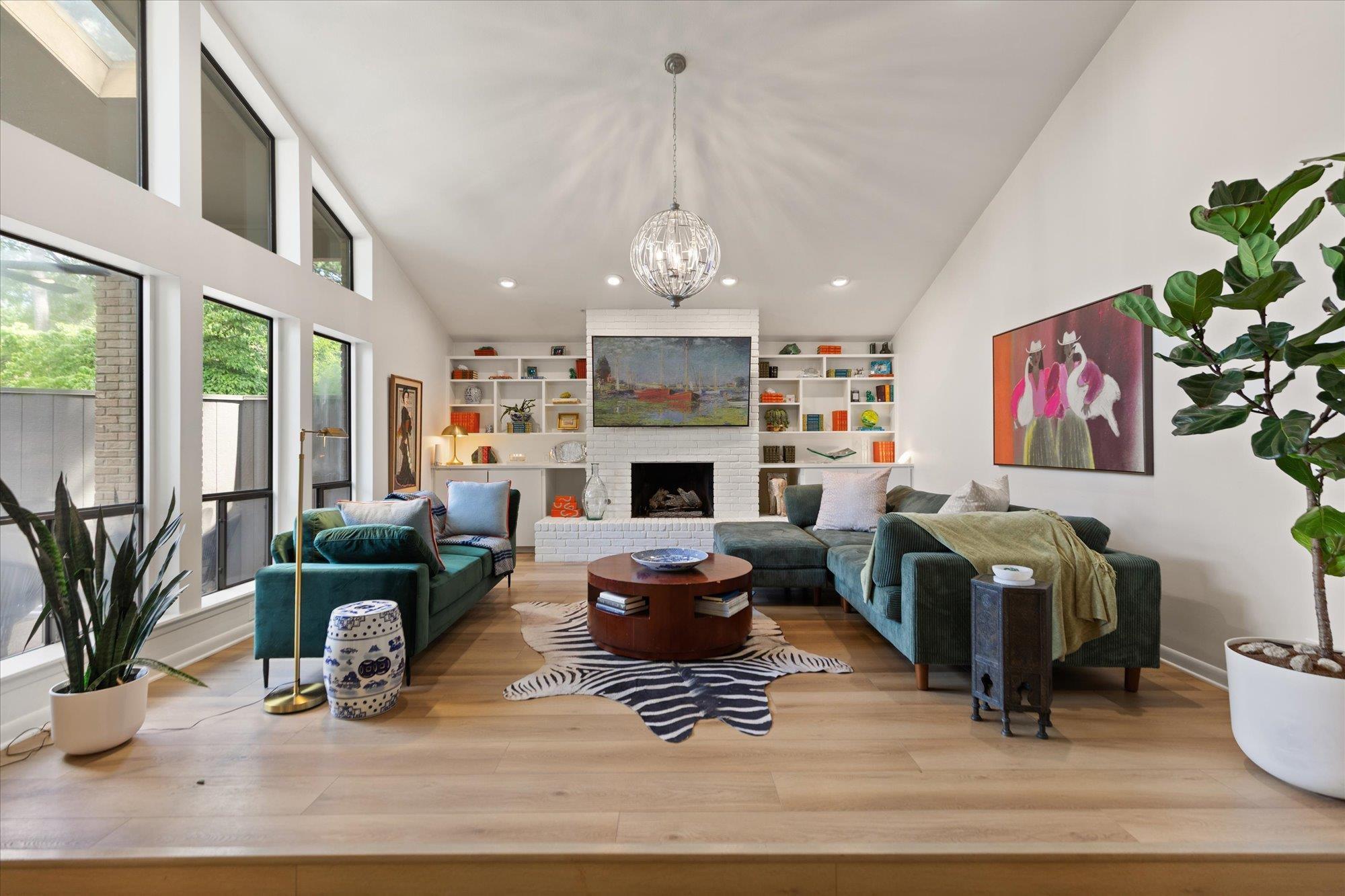 Image 0: Vaulted ceilings with clerestory windows, Living Room