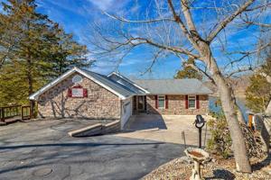 1455 S Lake Sherwood Drive