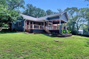 5821 N Lakeshore