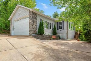 1564 S Lake Sherwood Drive