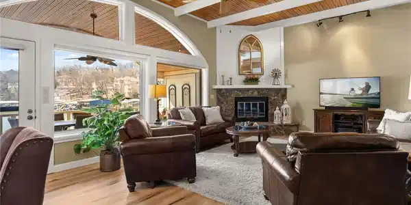 6620 Lake Point
