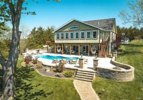 925 Lakeshore