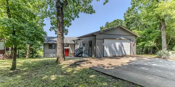 1369 Bluff