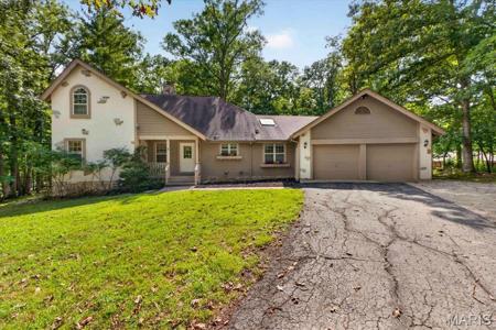 535 Lorraine Lake