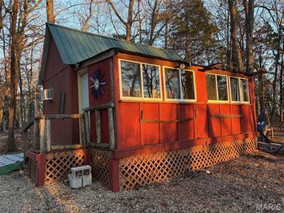0 4.7 Acres Log Cabin