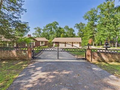 696 Radcliff