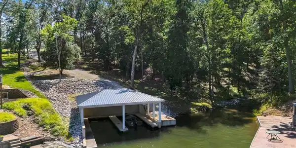 7003 Lake Point