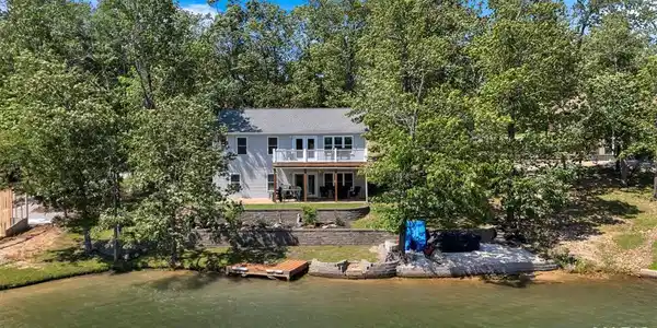 7024 Lake Point