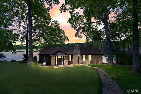 3751 Lakeshore