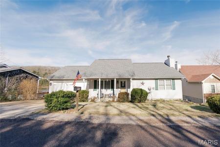 1541 Lakeshore
