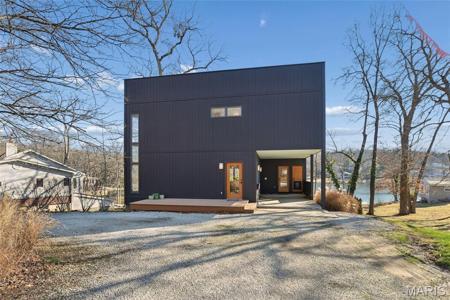 6252 Lakeshore Drive