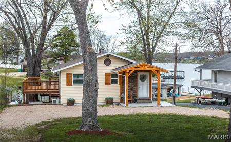 1642 Lakeshore