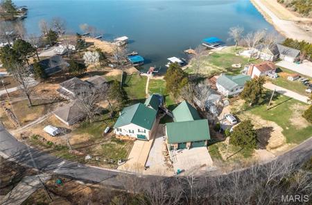 919 Lakeshore