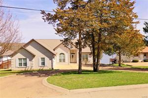 696 North Lafitte