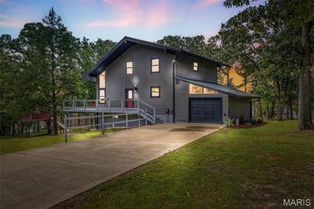 1042 Lafitte