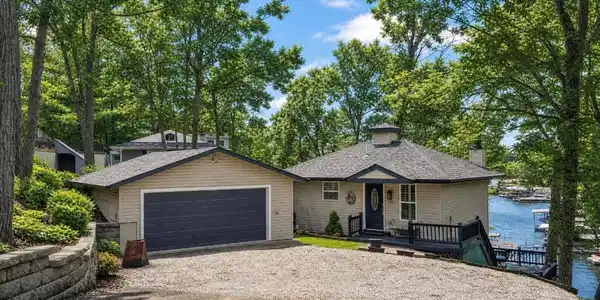 1285 Greenwood