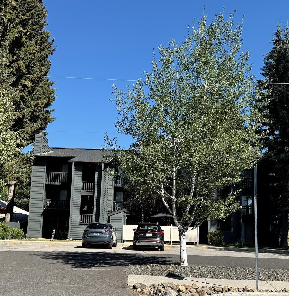 Image 3: Freshly Painted Complex, Entire Ashbrook Condo Complex Recently Painted for a Fresh Updated New Look!!!