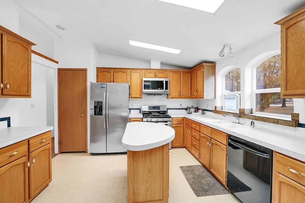 Image 3: Kitchen