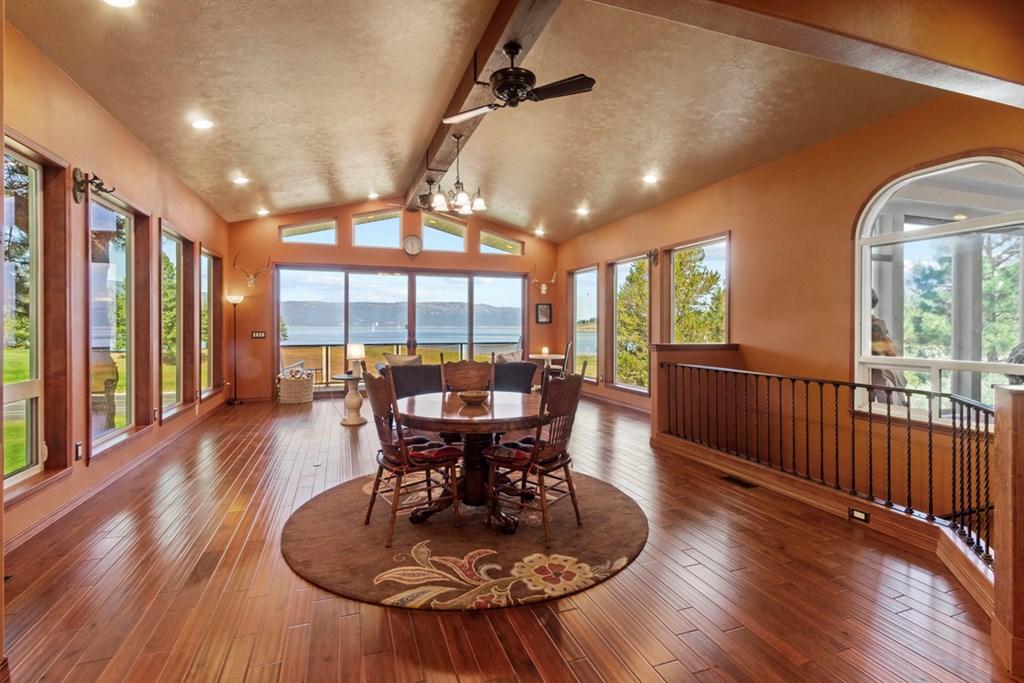 Image 3: Luxurious Conservatory Room