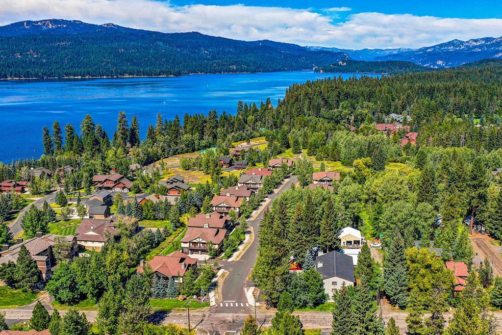 Image 2: Freshly Painted Complex