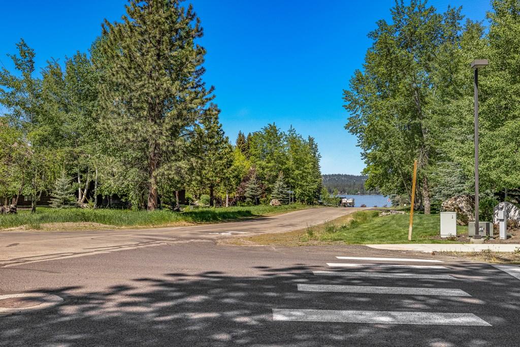 Image 4: Lakeview from Common Area