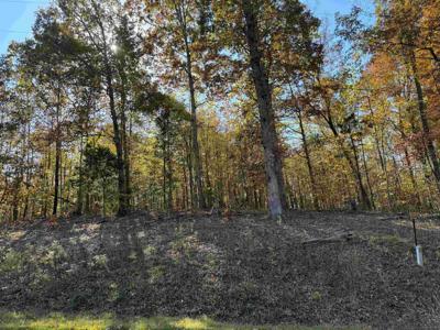 4 WOODS CLIFF LN