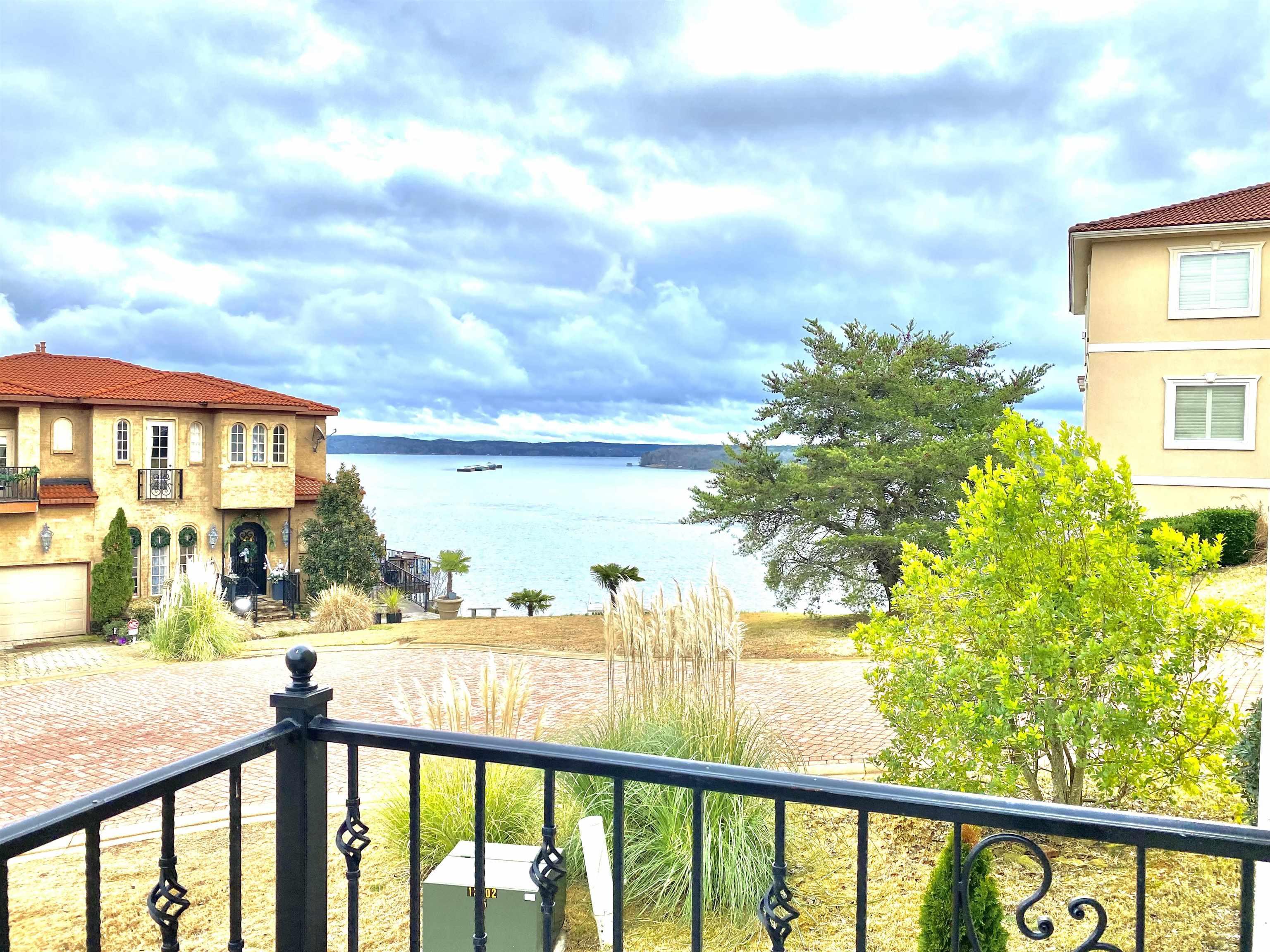 Image 3: View of Pickwick Lake from your deck!