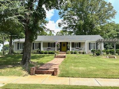 230 W MAIN ST