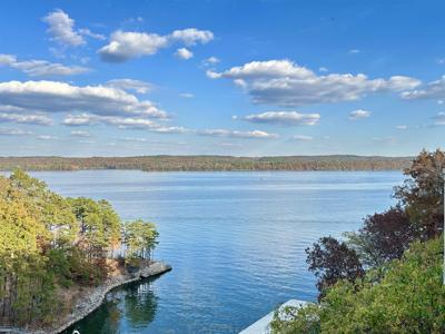 165 LAKESHORE LN