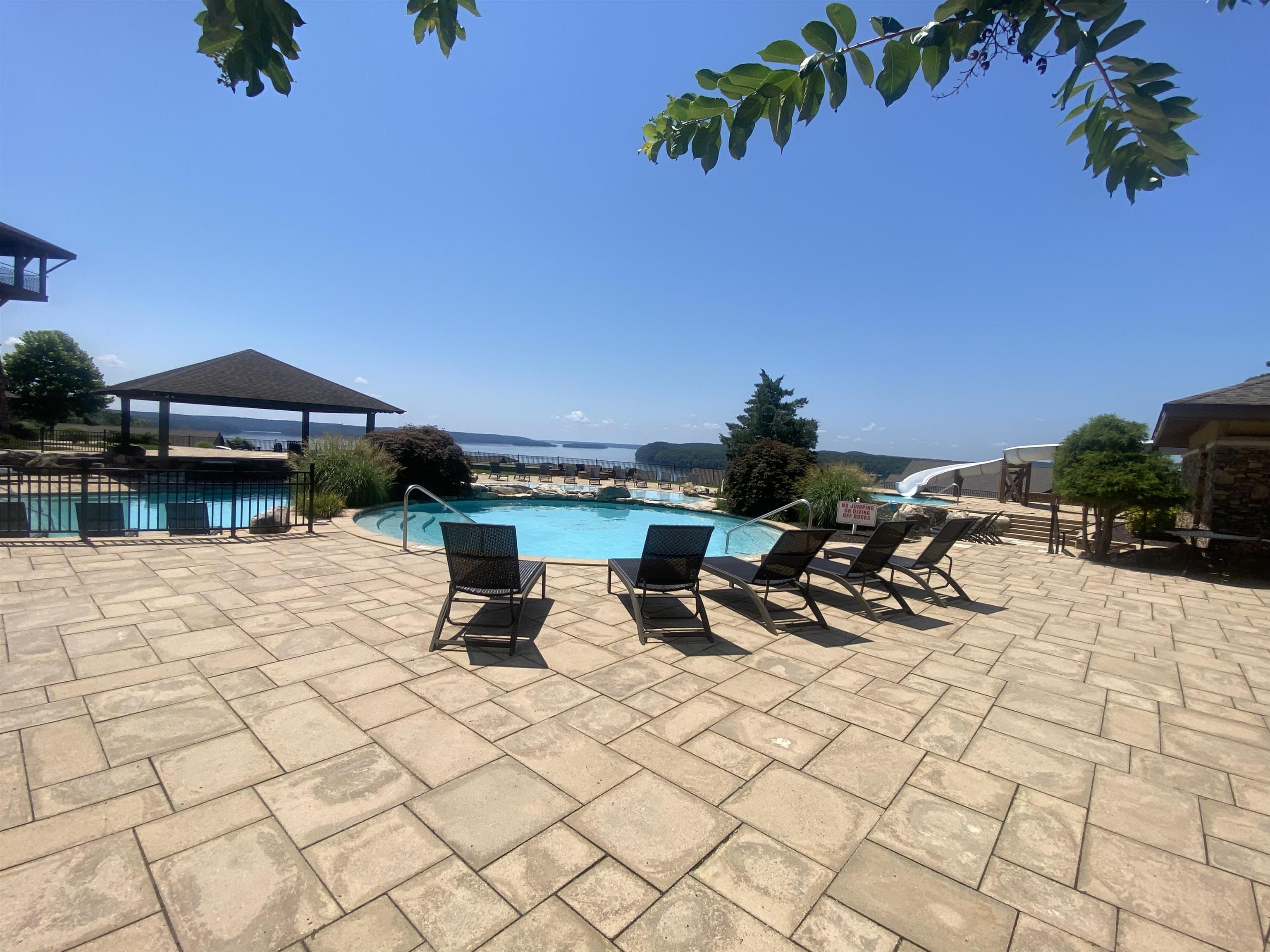 Image 2: Pool