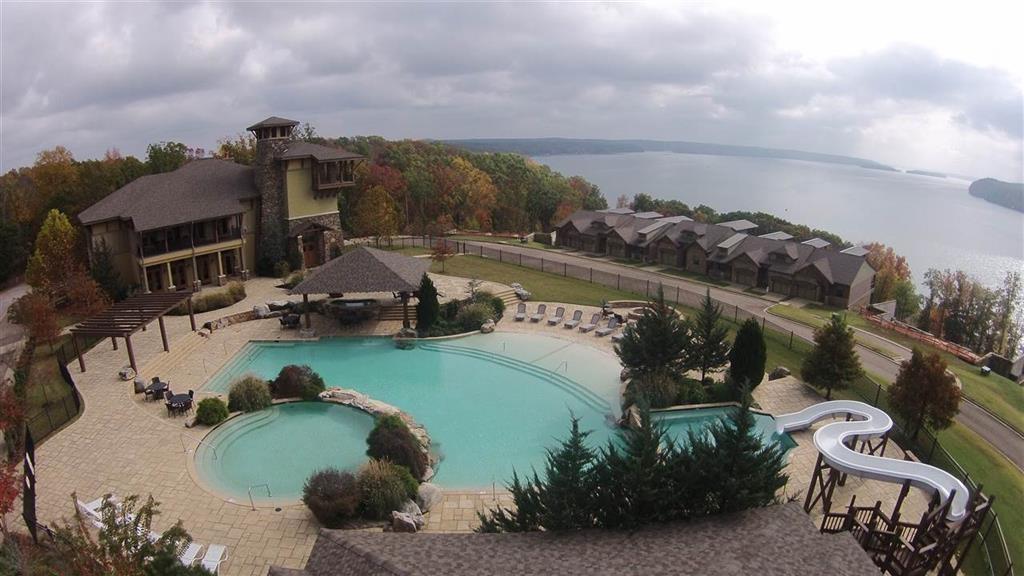 Image 3: Clubhouse