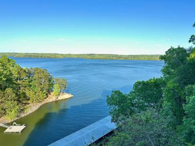 165 LAKESHORE DR