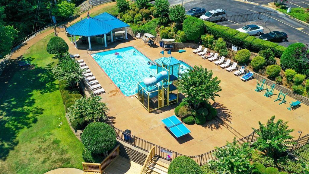 Image 3: After a day on the lake, enjoy relaxing by the pool!!