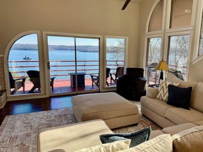 165 LAKESHORE LN
