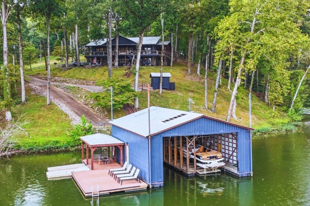 Image 2: Relax or have a picnic on the dock-